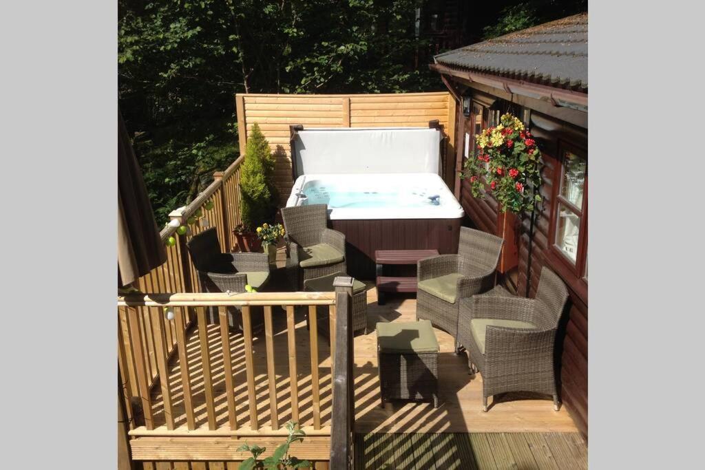 Mistletoe One Luxury Lodge With Hot Tub Windermere Esterno foto