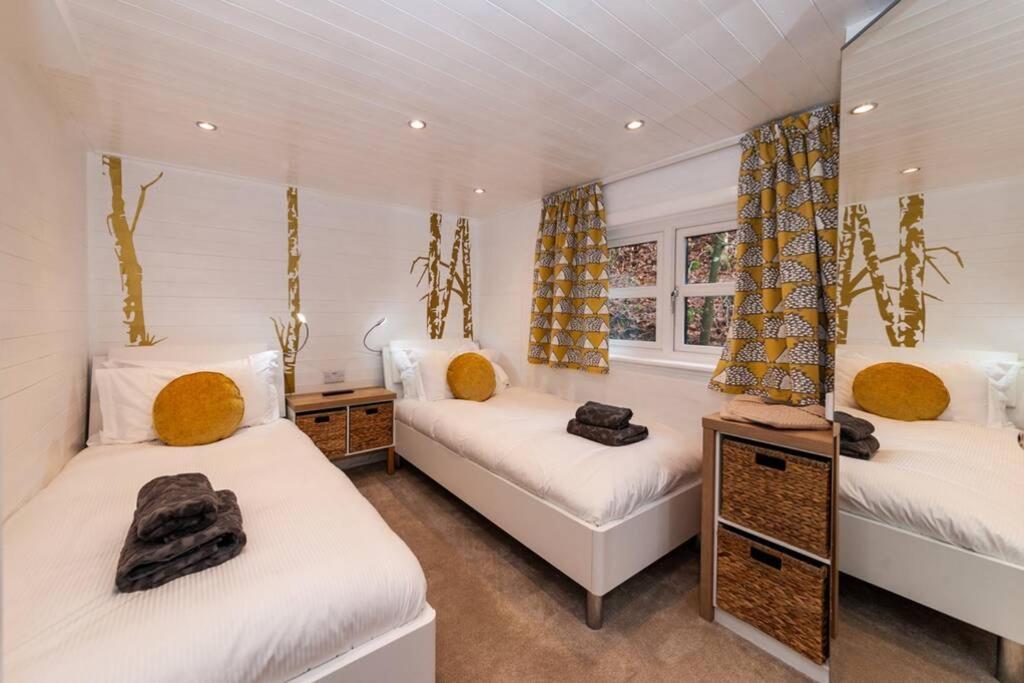 Mistletoe One Luxury Lodge With Hot Tub Windermere Esterno foto