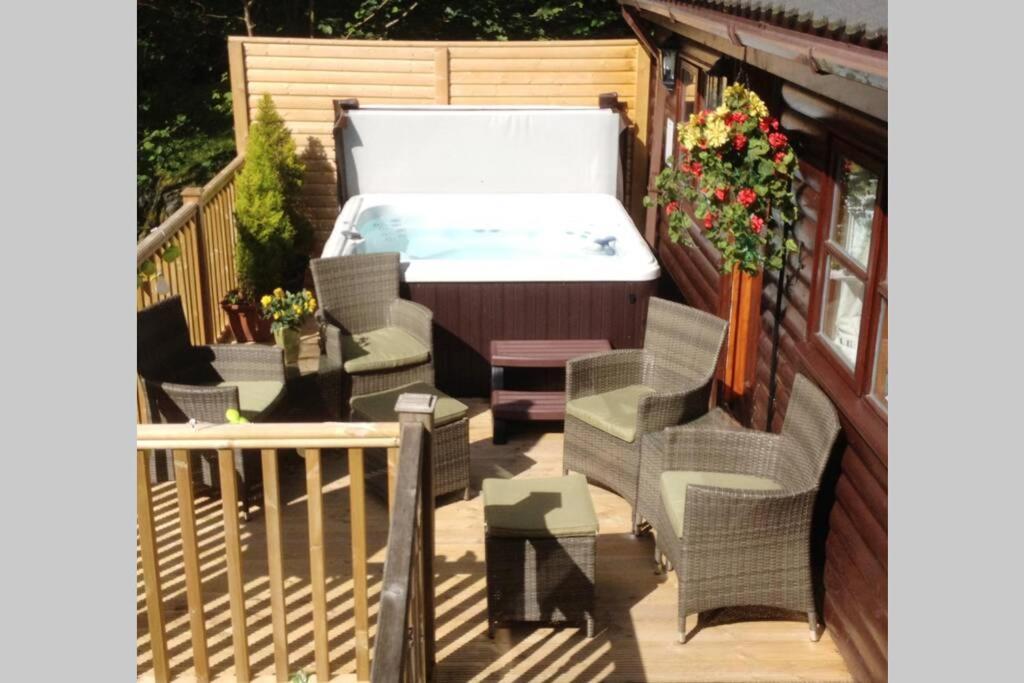 Mistletoe One Luxury Lodge With Hot Tub Windermere Esterno foto