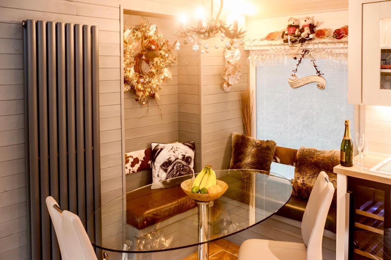 Mistletoe One Luxury Lodge With Hot Tub Windermere Esterno foto