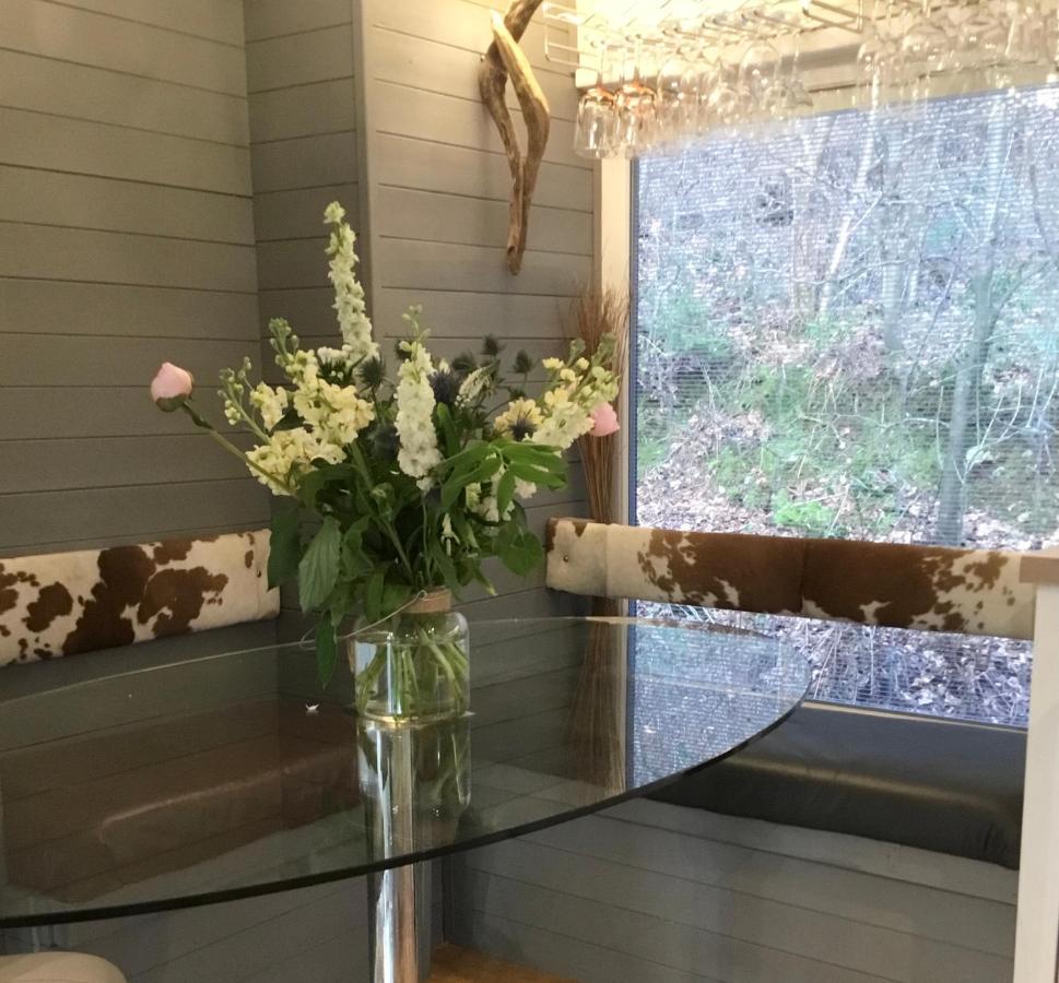 Mistletoe One Luxury Lodge With Hot Tub Windermere Esterno foto